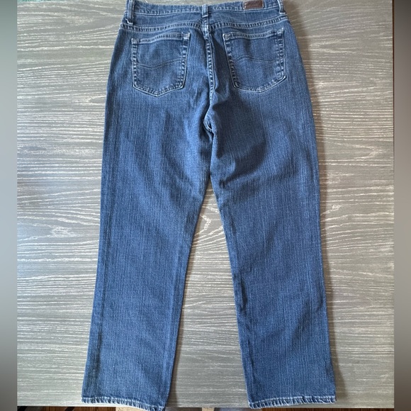 Lee Relaxed Straight Leg Jeans. Size 10. EUC. - Picture 3 of 5